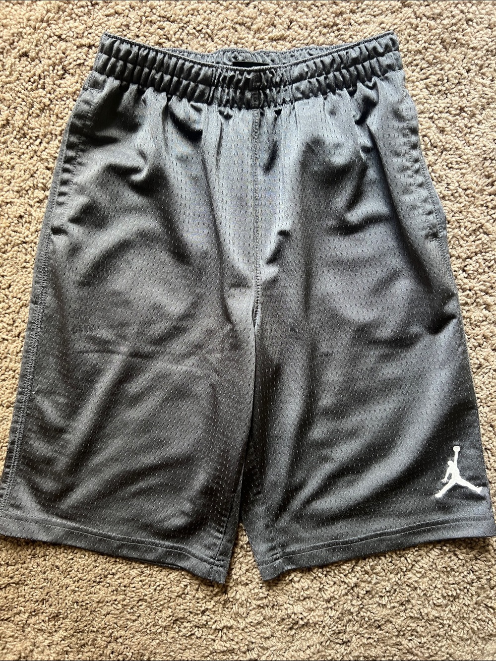 Boys Jordan Gray Mesh Basketball Shorts with White Jumpman size Medium